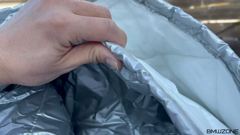 分厚い裏起毛で雪の重みや雪下ろしの摩擦から愛車を保護するASTAハイルガードボディカバー