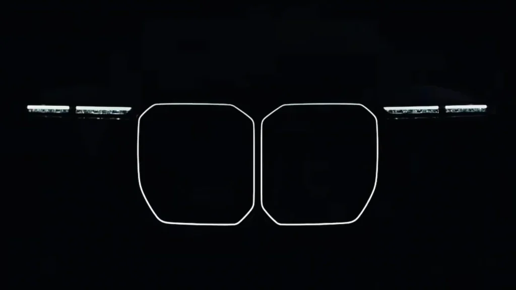 暗闇に浮かび上がる新型BMW 7シリーズ（G70 LCI）の完全に点灯したキドニーグリルとデイライト