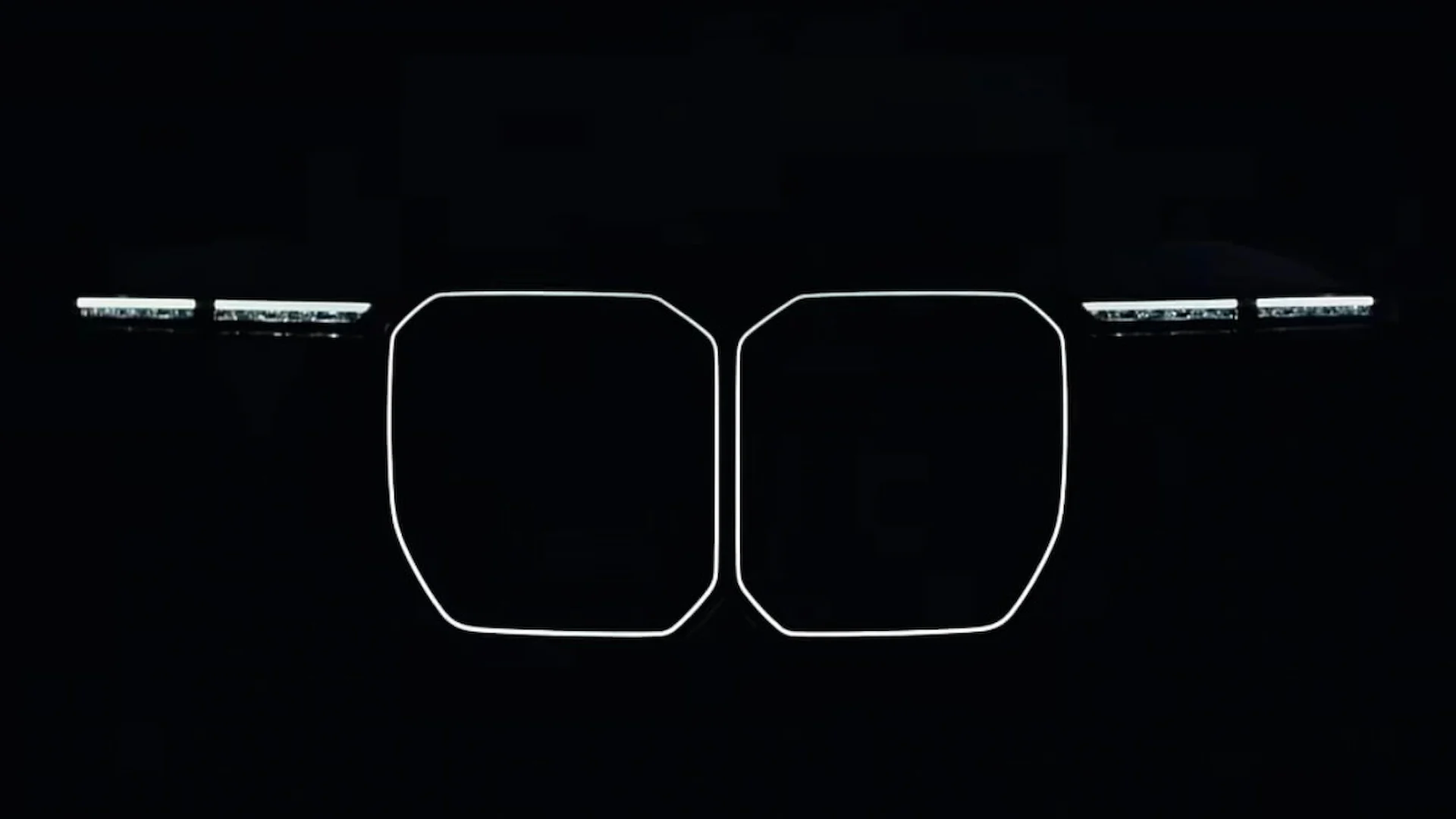 暗闇に浮かび上がる新型BMW 7シリーズ（G70 LCI）の完全に点灯したキドニーグリルとデイライト